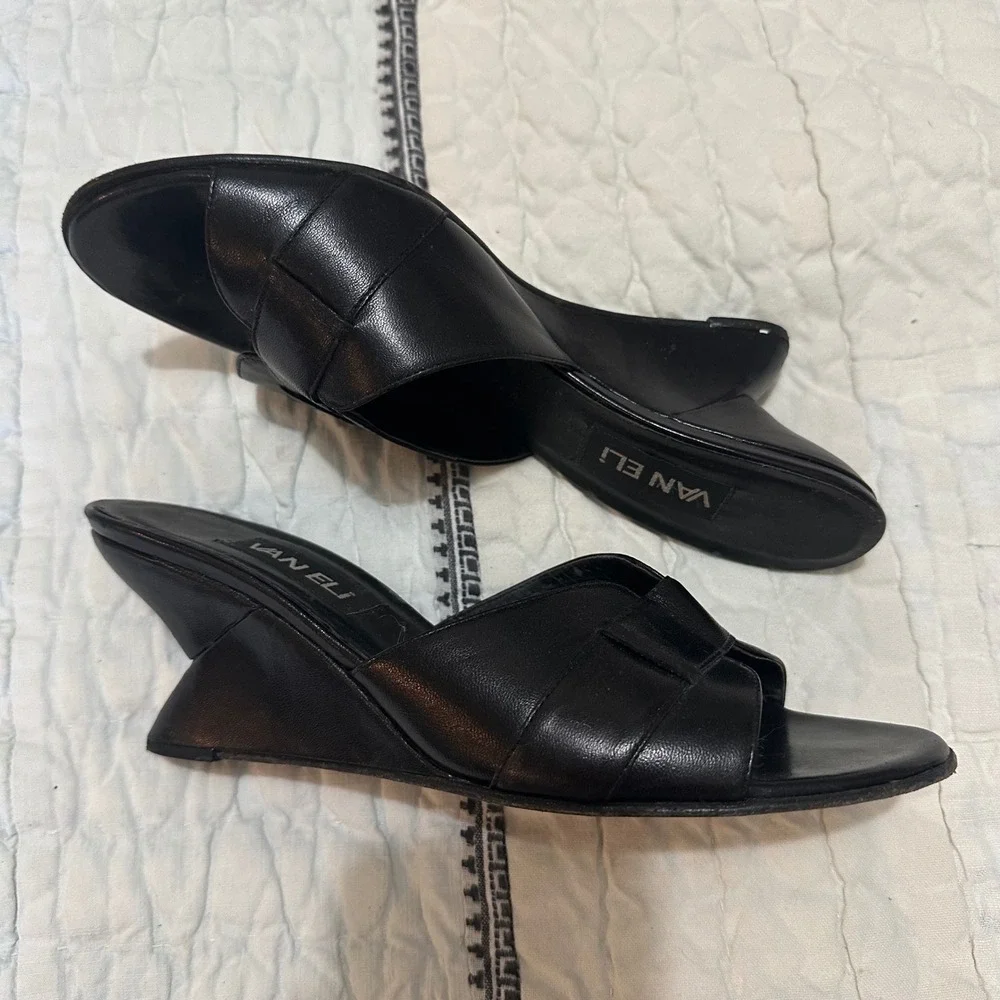 Van Eli Wedge Sandals Black Leather Architectural Heel Size 8.5 Fits Like 8